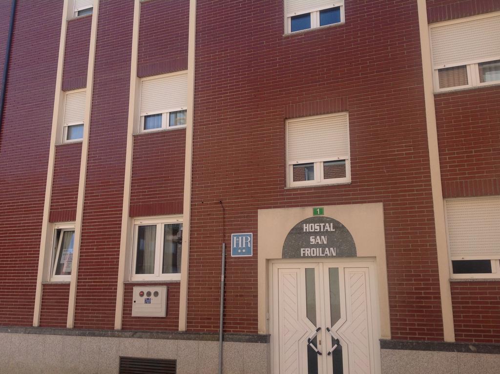 Hostal San Froilan La Virgen del Camino Exteriör bild