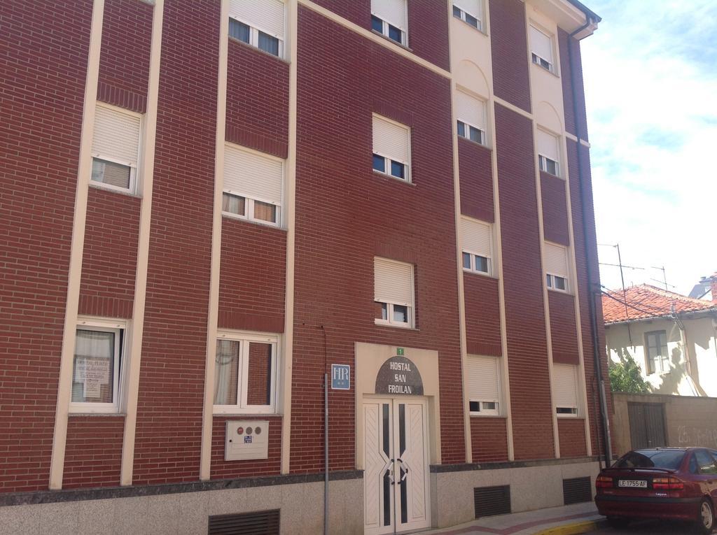 Hostal San Froilan La Virgen del Camino Exteriör bild