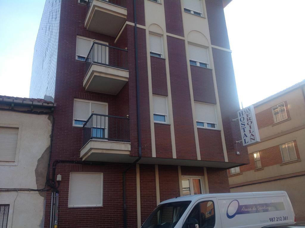 Hostal San Froilan La Virgen del Camino Exteriör bild